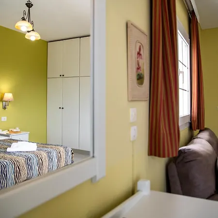 Studios Rania Aparthotel 2*